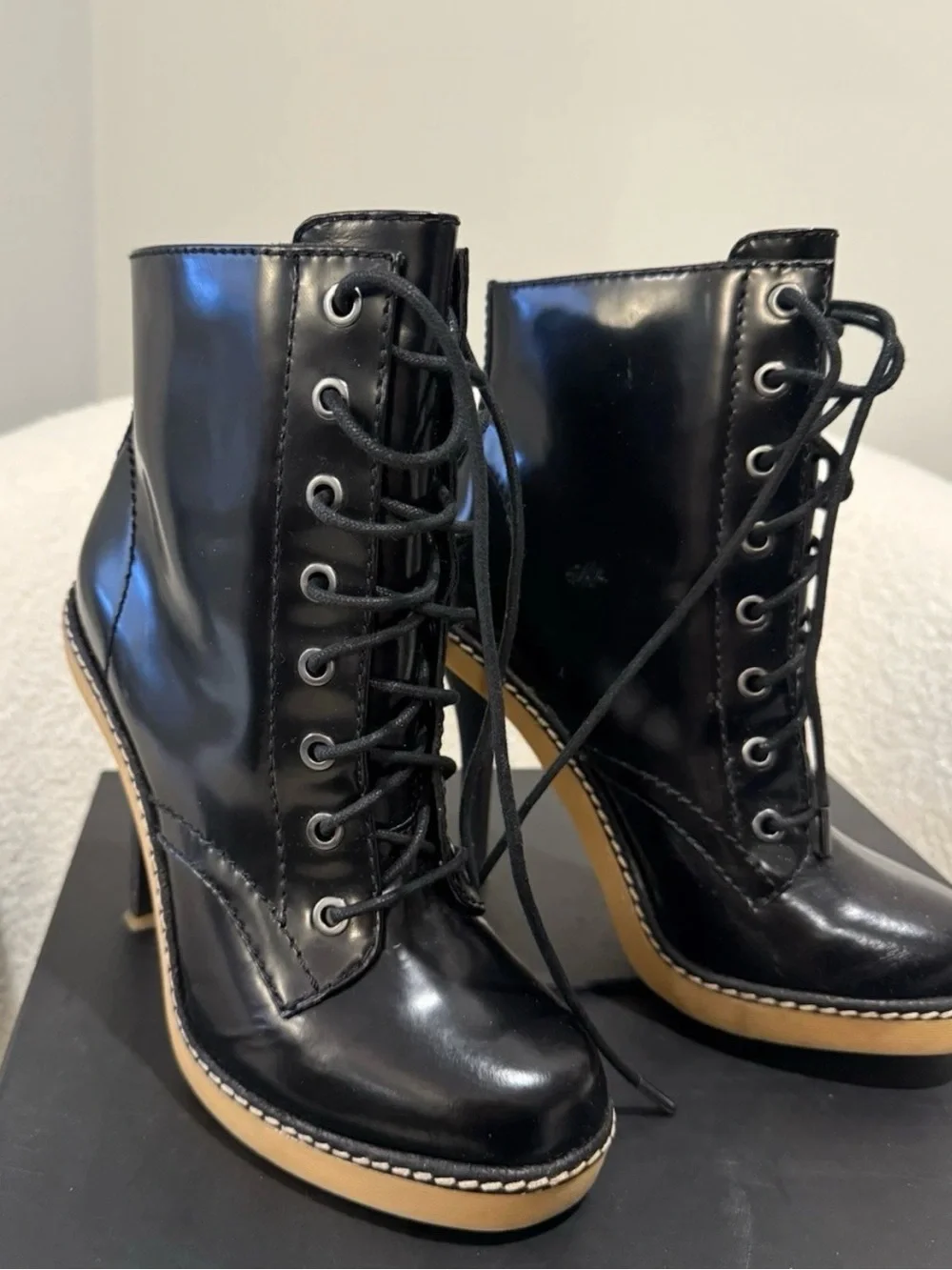 L.A.M.B. glossy black